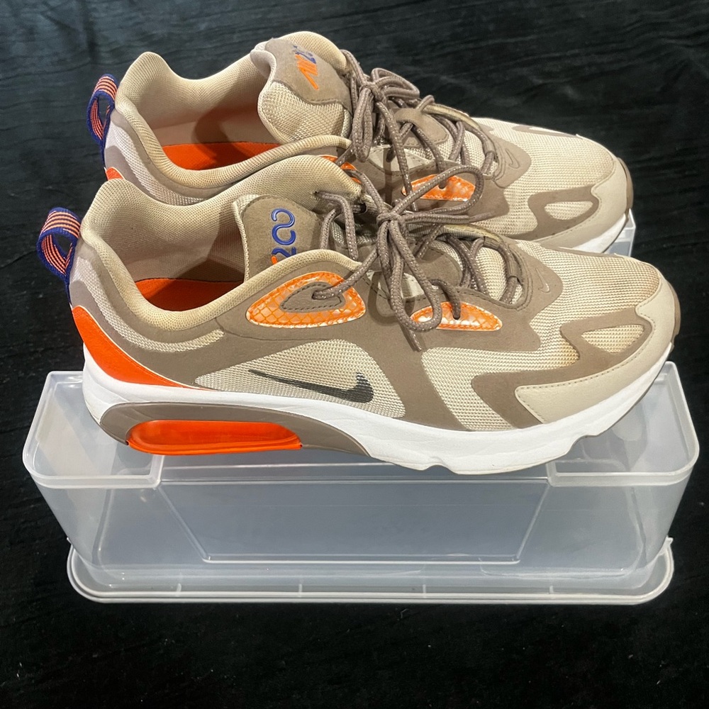 Nike Men’s Beige and Orange Sneakers